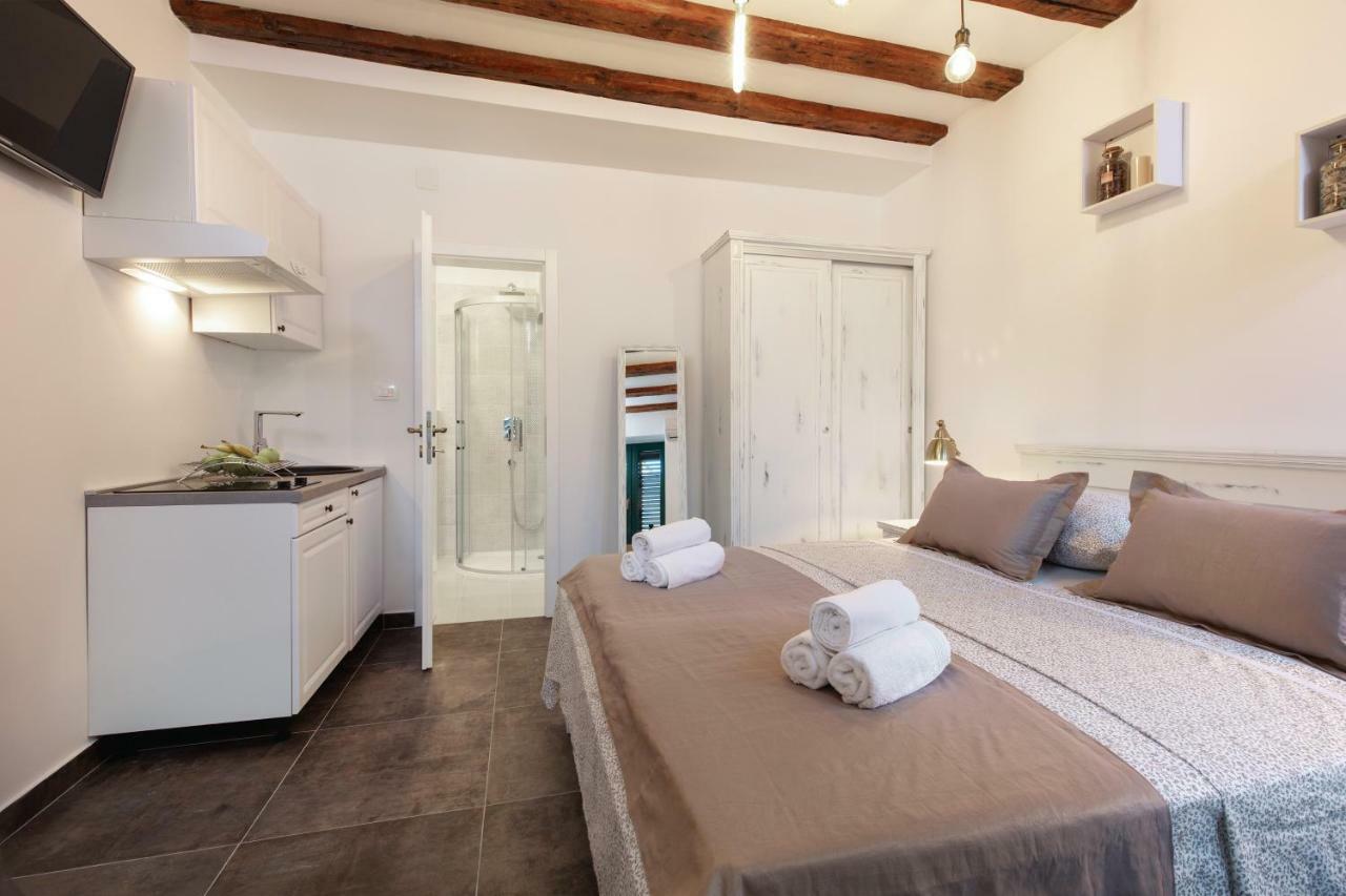 Studio Apartments Insula Split Exterior photo