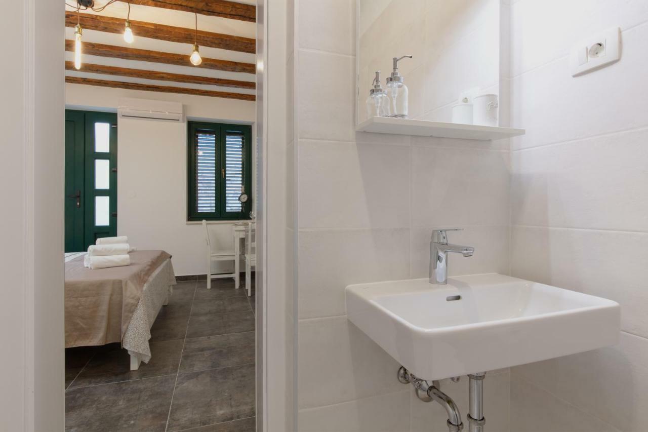 Studio Apartments Insula Split Exterior photo